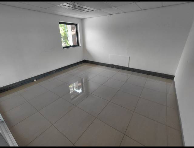 304M² OFFICE TO LET IN RANDJESPARK